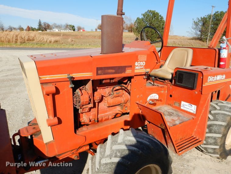 image for item DE2472 Ditch Witch 4010DD  trencher