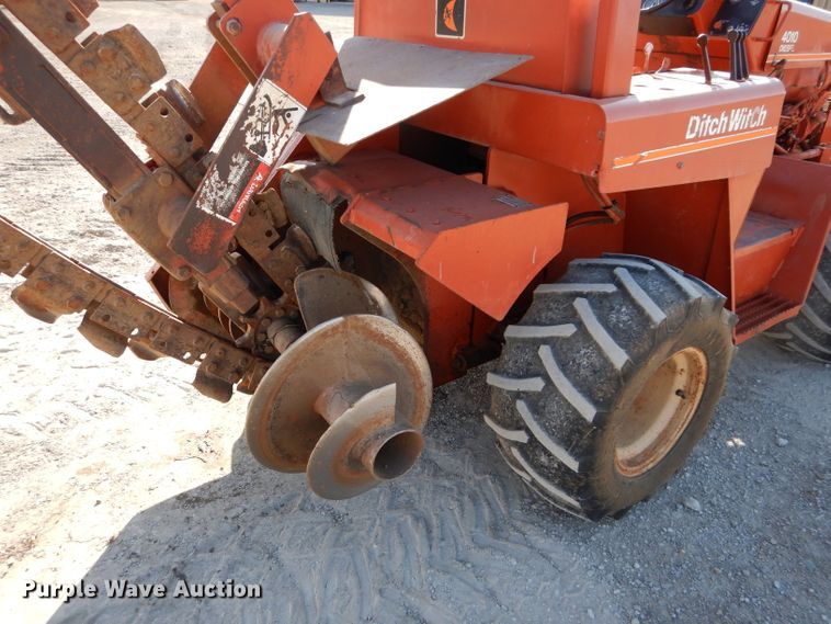 image for item DE2472 Ditch Witch 4010DD  trencher