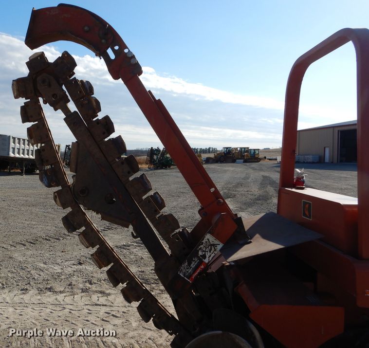 image for item DE2472 Ditch Witch 4010DD  trencher