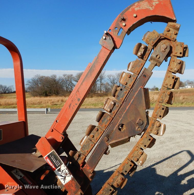 image for item DE2472 Ditch Witch 4010DD  trencher