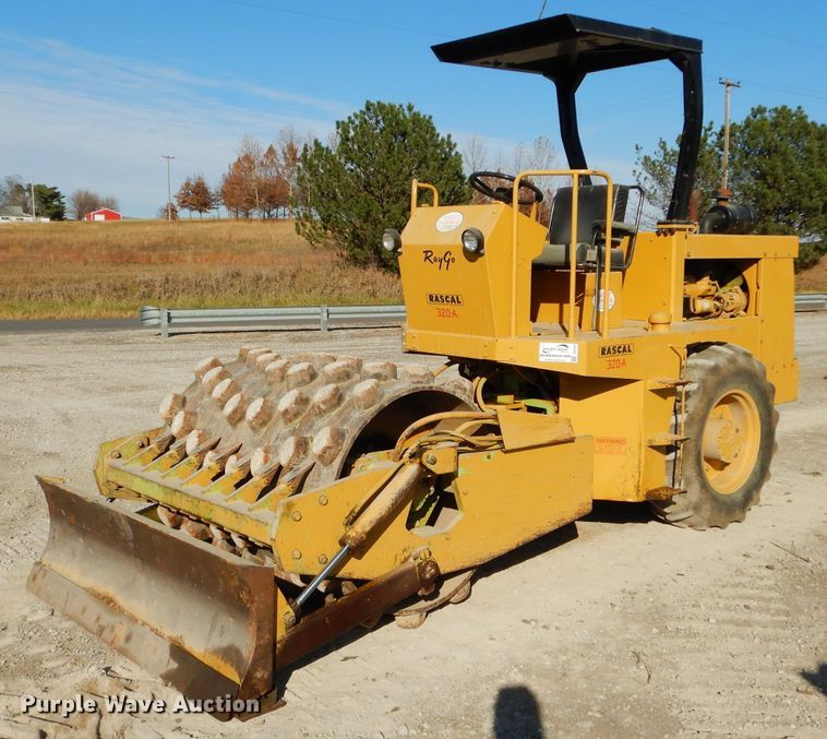 image for item DE2473 1985 Raymond Rascal 320A  vibratory single drum roller