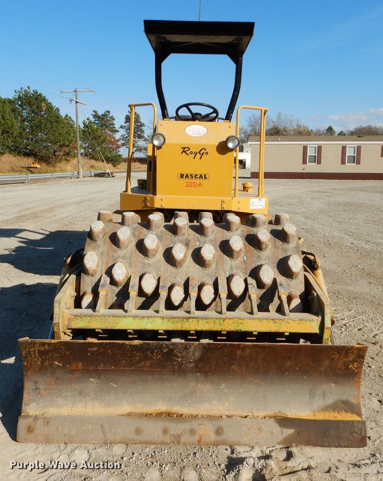 image for item DE2473 1985 Raymond Rascal 320A  vibratory single drum roller