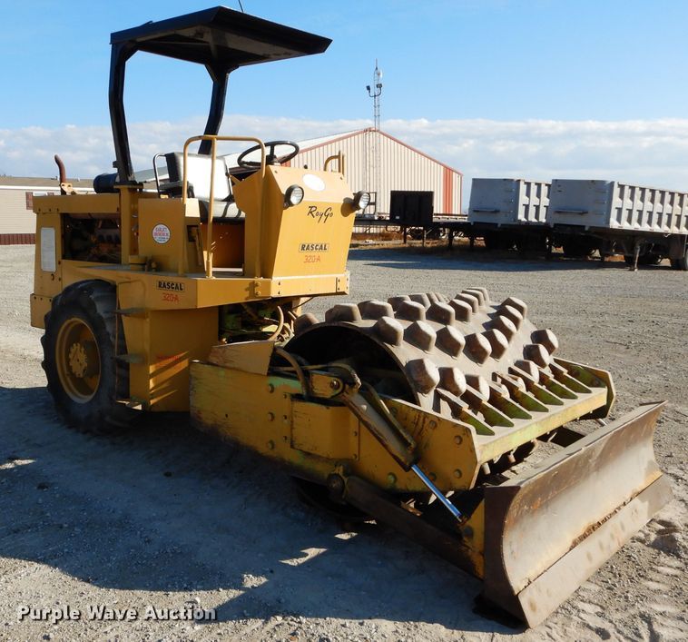 image for item DE2473 1985 Raymond Rascal 320A  vibratory single drum roller