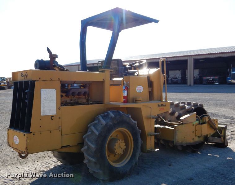 image for item DE2473 1985 Raymond Rascal 320A  vibratory single drum roller