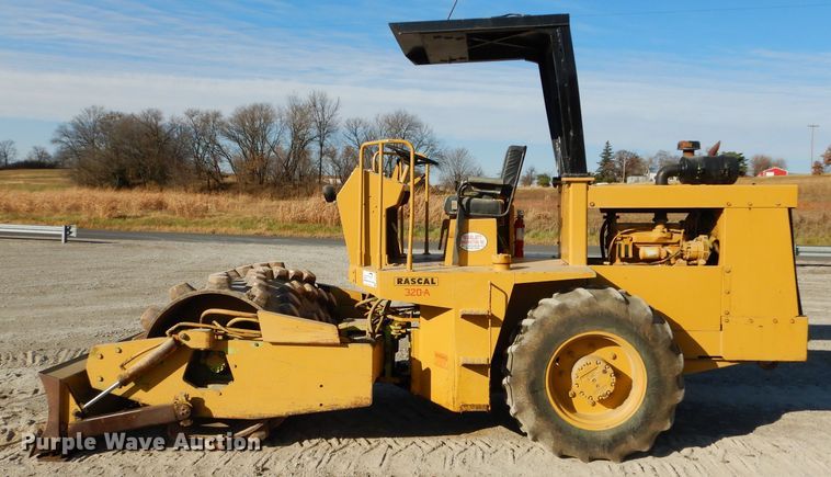 image for item DE2473 1985 Raymond Rascal 320A  vibratory single drum roller