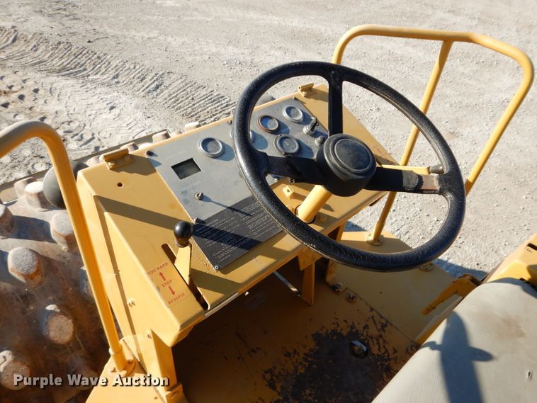 image for item DE2473 1985 Raymond Rascal 320A  vibratory single drum roller