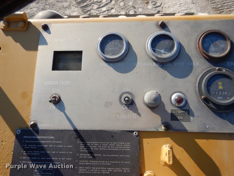 image for item DE2473 1985 Raymond Rascal 320A  vibratory single drum roller