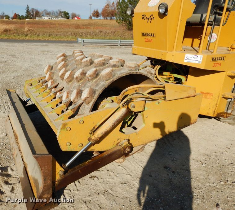 image for item DE2473 1985 Raymond Rascal 320A  vibratory single drum roller