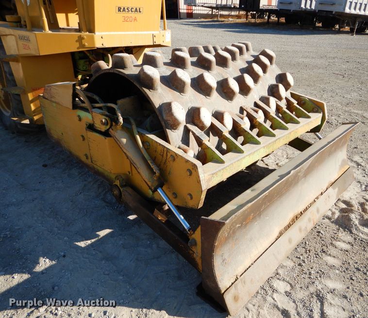 image for item DE2473 1985 Raymond Rascal 320A  vibratory single drum roller