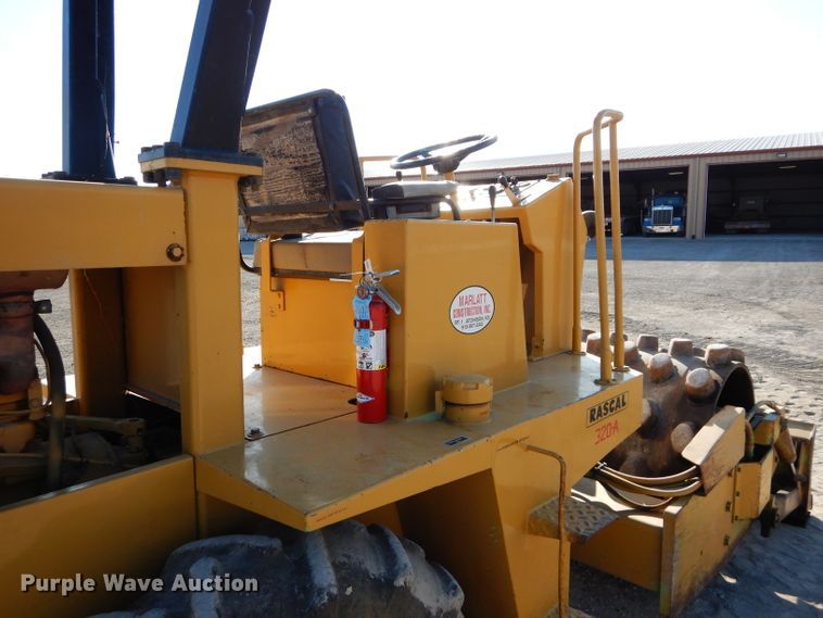 image for item DE2473 1985 Raymond Rascal 320A  vibratory single drum roller