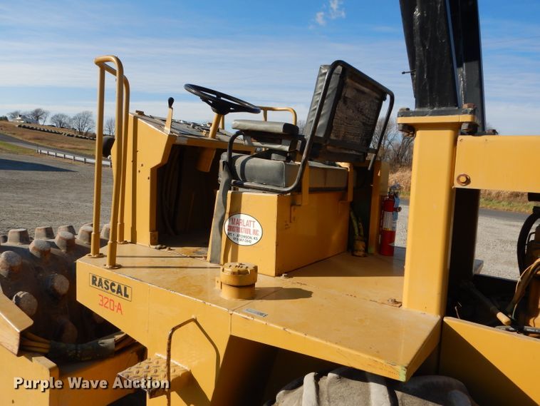 image for item DE2473 1985 Raymond Rascal 320A  vibratory single drum roller