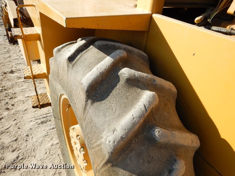 image for item DE2473 1985 Raymond Rascal 320A  vibratory single drum roller