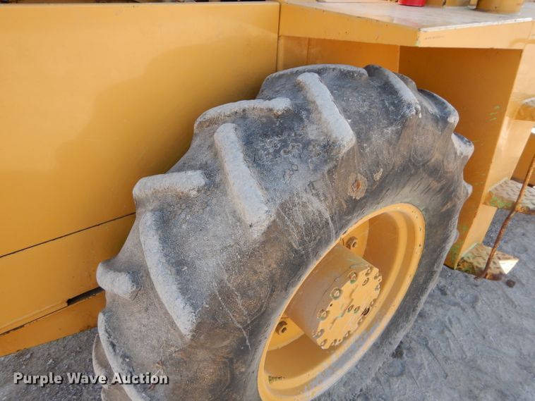 image for item DE2473 1985 Raymond Rascal 320A  vibratory single drum roller