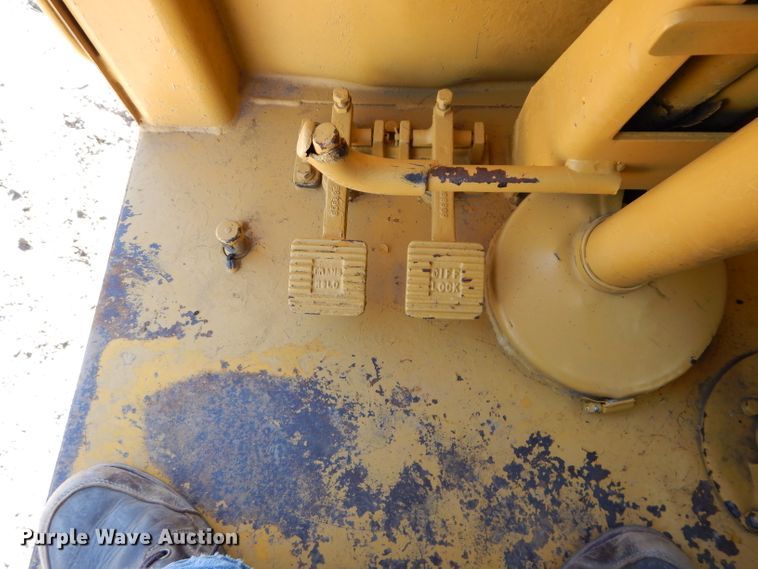 image for item DE2478 1978 Caterpillar 627B  conventional scraper