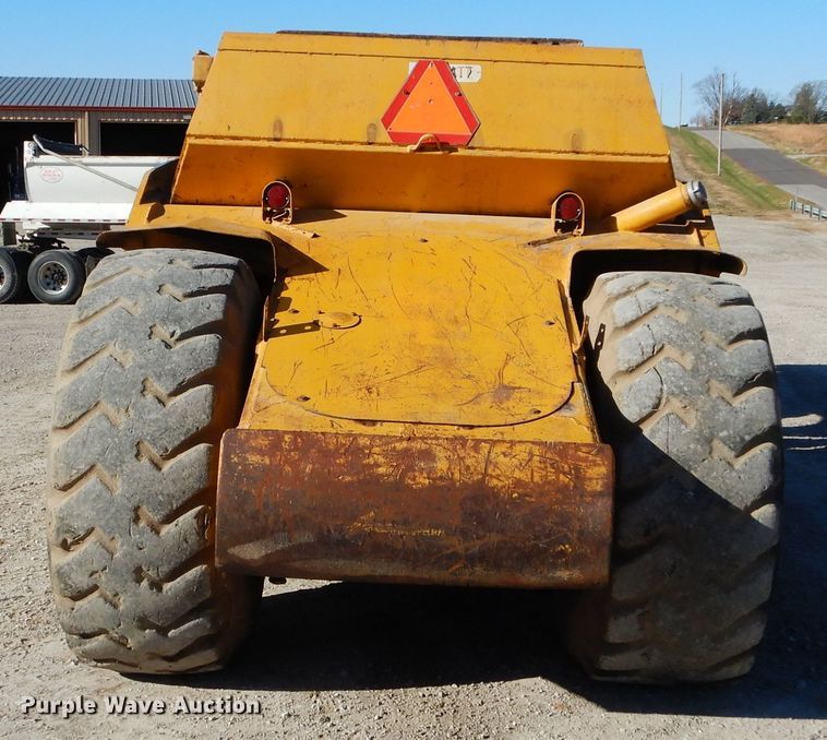 image for item DE2482 1973 Caterpillar 613  elevating scraper