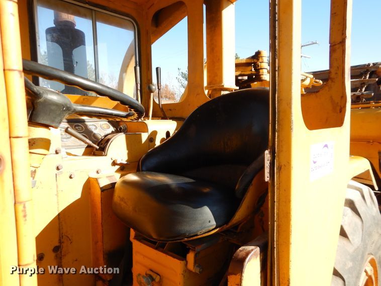 image for item DE2482 1973 Caterpillar 613  elevating scraper