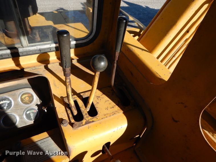 image for item DE2482 1973 Caterpillar 613  elevating scraper