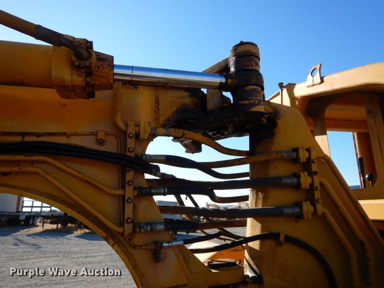 image for item DE2482 1973 Caterpillar 613  elevating scraper