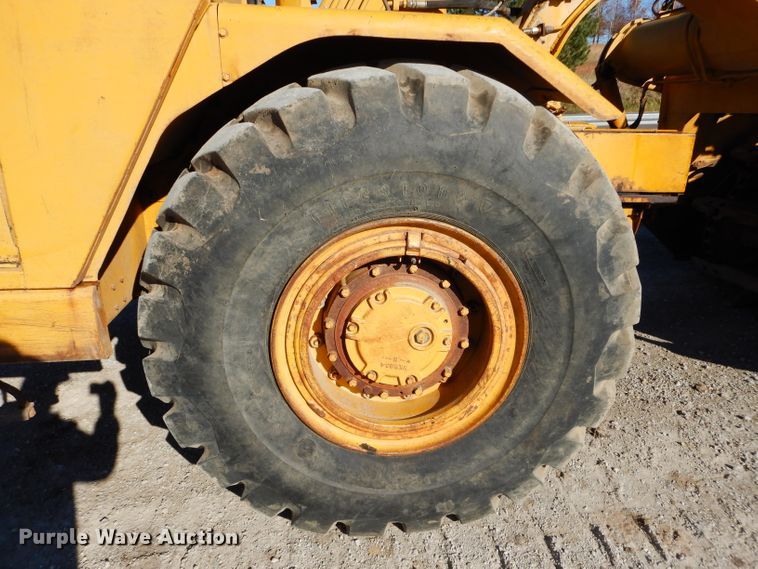 image for item DE2482 1973 Caterpillar 613  elevating scraper