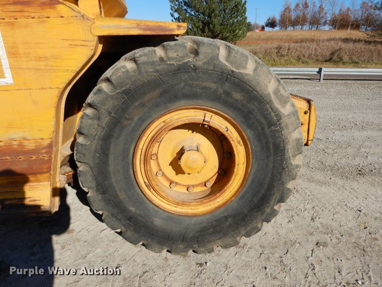 image for item DE2482 1973 Caterpillar 613  elevating scraper