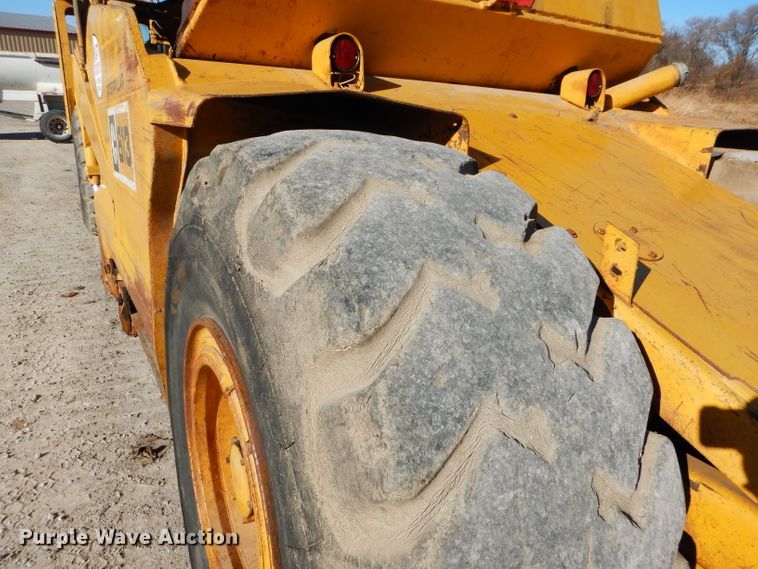 image for item DE2482 1973 Caterpillar 613  elevating scraper