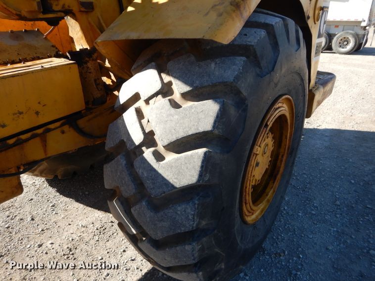 image for item DE2482 1973 Caterpillar 613  elevating scraper