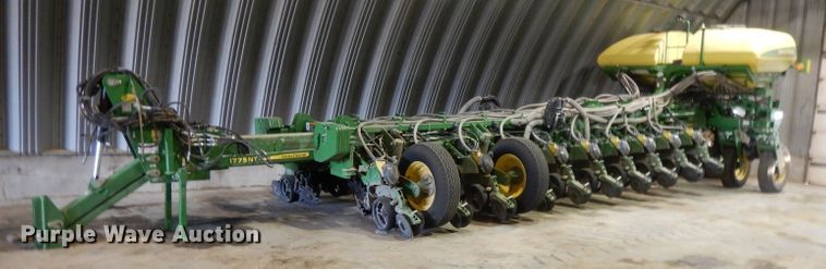 image for item DE2484 2016 John Deere 1775NT  planter