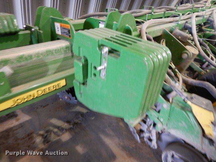 image for item DE2484 2016 John Deere 1775NT  planter