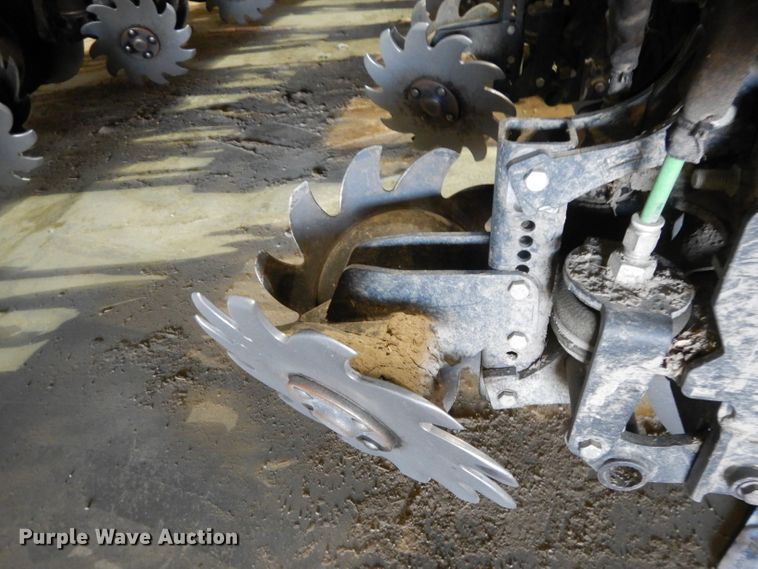 image for item DE2484 2016 John Deere 1775NT  planter