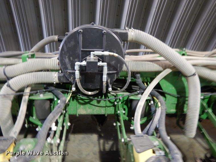 image for item DE2484 2016 John Deere 1775NT  planter