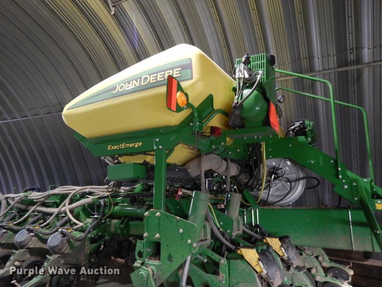 image for item DE2484 2016 John Deere 1775NT  planter