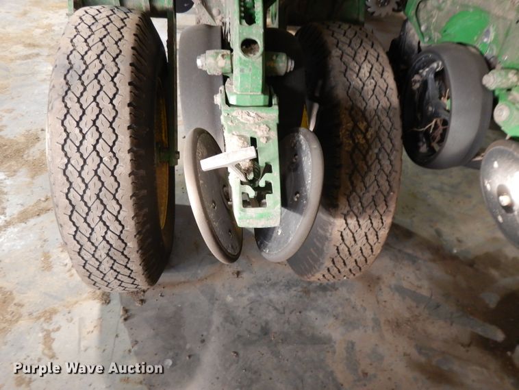 image for item DE2484 2016 John Deere 1775NT  planter