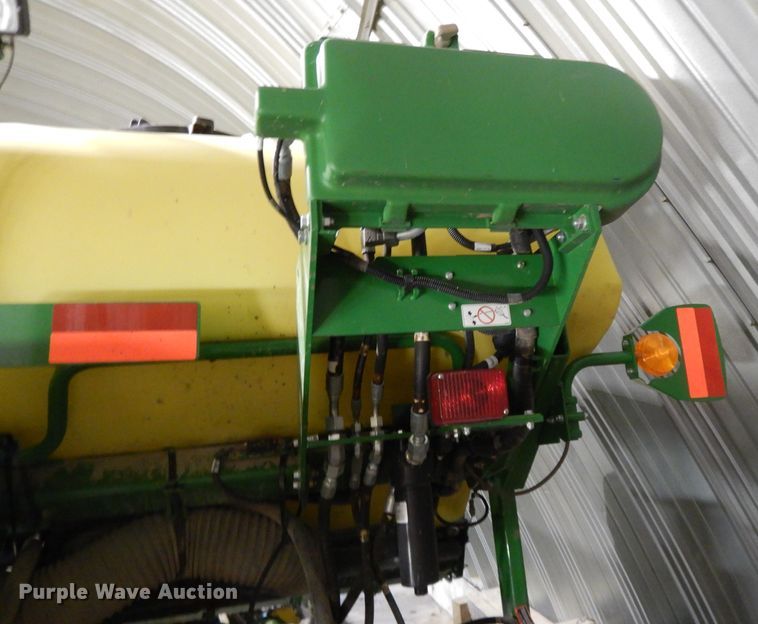 image for item DE2484 2016 John Deere 1775NT  planter