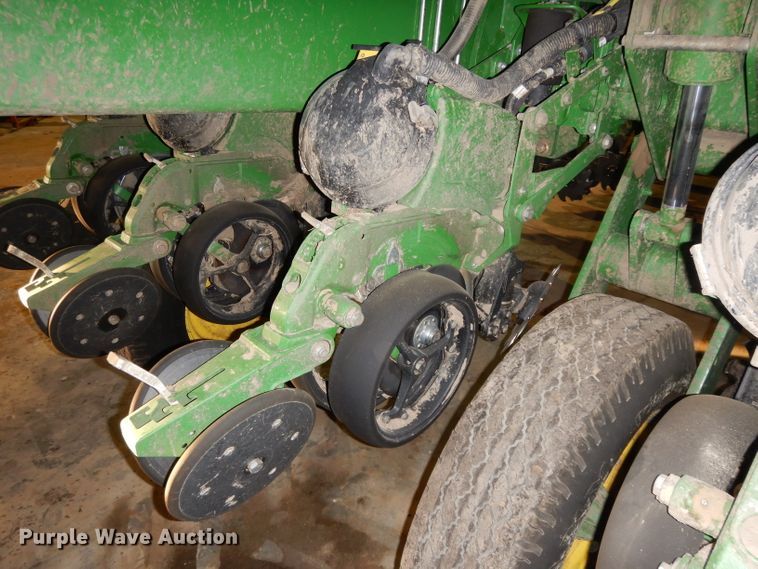 image for item DE2484 2016 John Deere 1775NT  planter