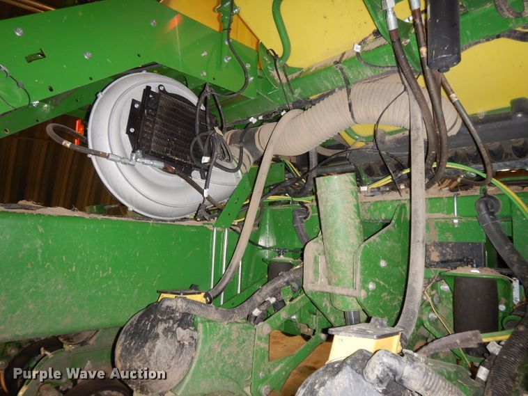 image for item DE2484 2016 John Deere 1775NT  planter