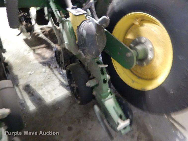 image for item DE2484 2016 John Deere 1775NT  planter