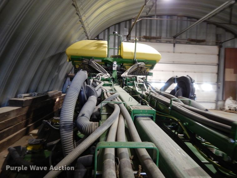 image for item DE2484 2016 John Deere 1775NT  planter