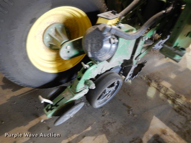 image for item DE2484 2016 John Deere 1775NT  planter