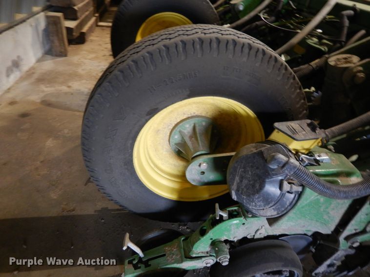 image for item DE2484 2016 John Deere 1775NT  planter