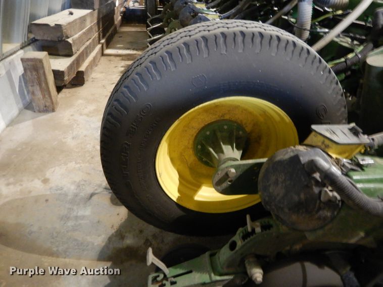 image for item DE2484 2016 John Deere 1775NT  planter