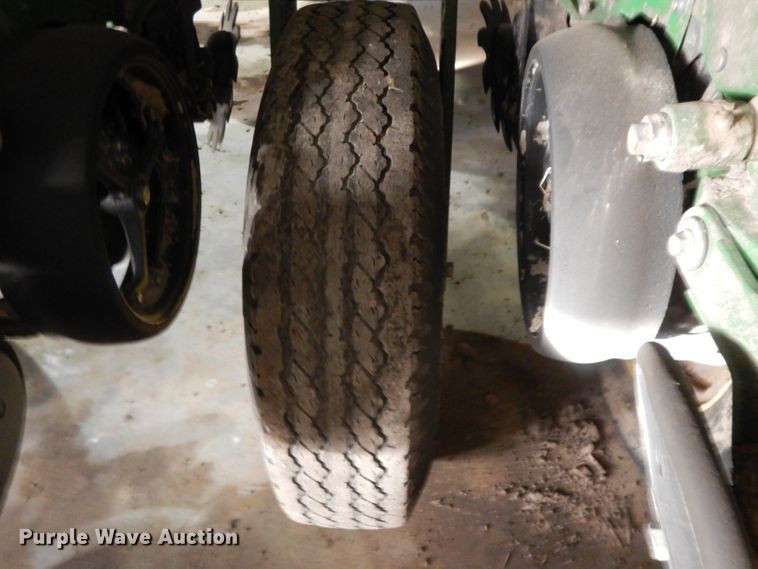 image for item DE2484 2016 John Deere 1775NT  planter