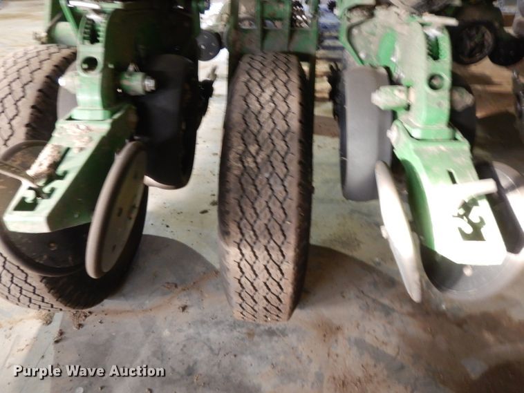 image for item DE2484 2016 John Deere 1775NT  planter