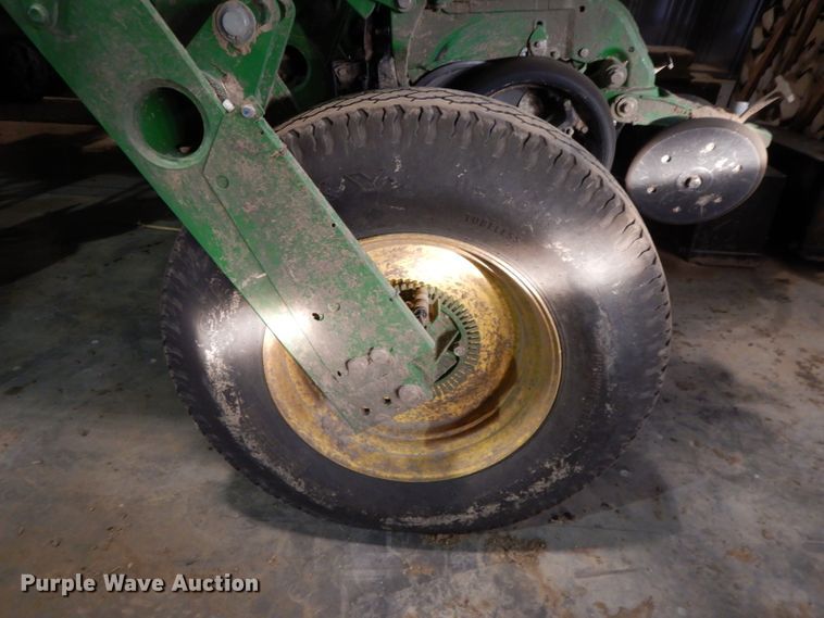 image for item DE2484 2016 John Deere 1775NT  planter