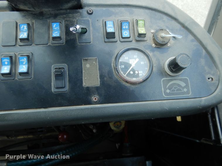 image for item DE2487 2000 Ag-Chem TerraGator 9103  applicator