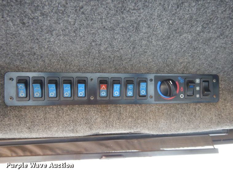 image for item DE2487 2000 Ag-Chem TerraGator 9103  applicator