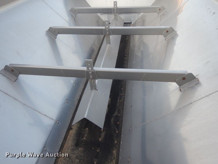 image for item DE2487 2000 Ag-Chem TerraGator 9103  applicator