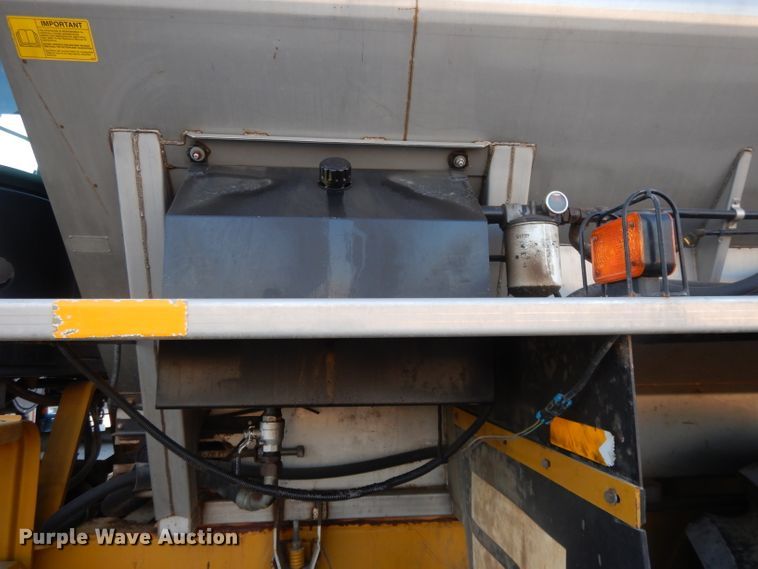 image for item DE2487 2000 Ag-Chem TerraGator 9103  applicator