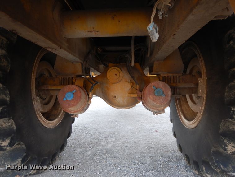 image for item DE2487 2000 Ag-Chem TerraGator 9103  applicator