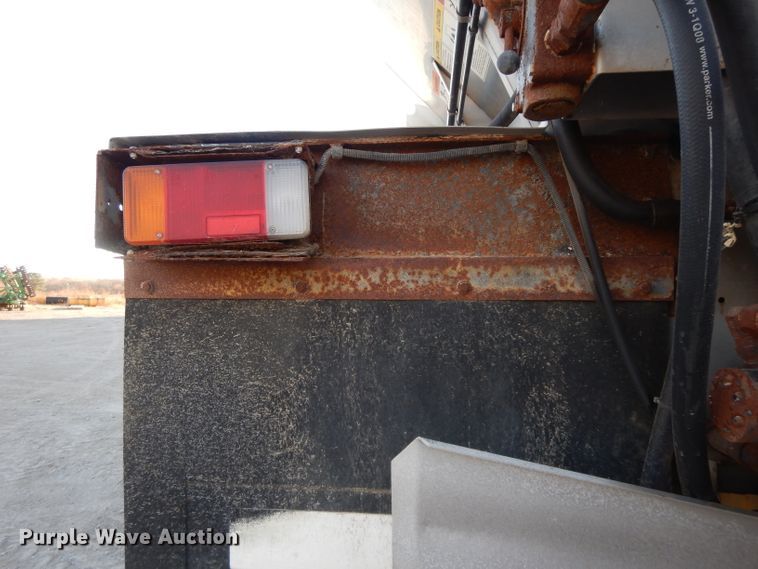 image for item DE2487 2000 Ag-Chem TerraGator 9103  applicator