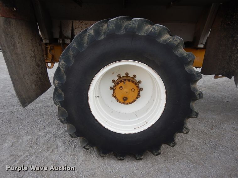 image for item DE2487 2000 Ag-Chem TerraGator 9103  applicator